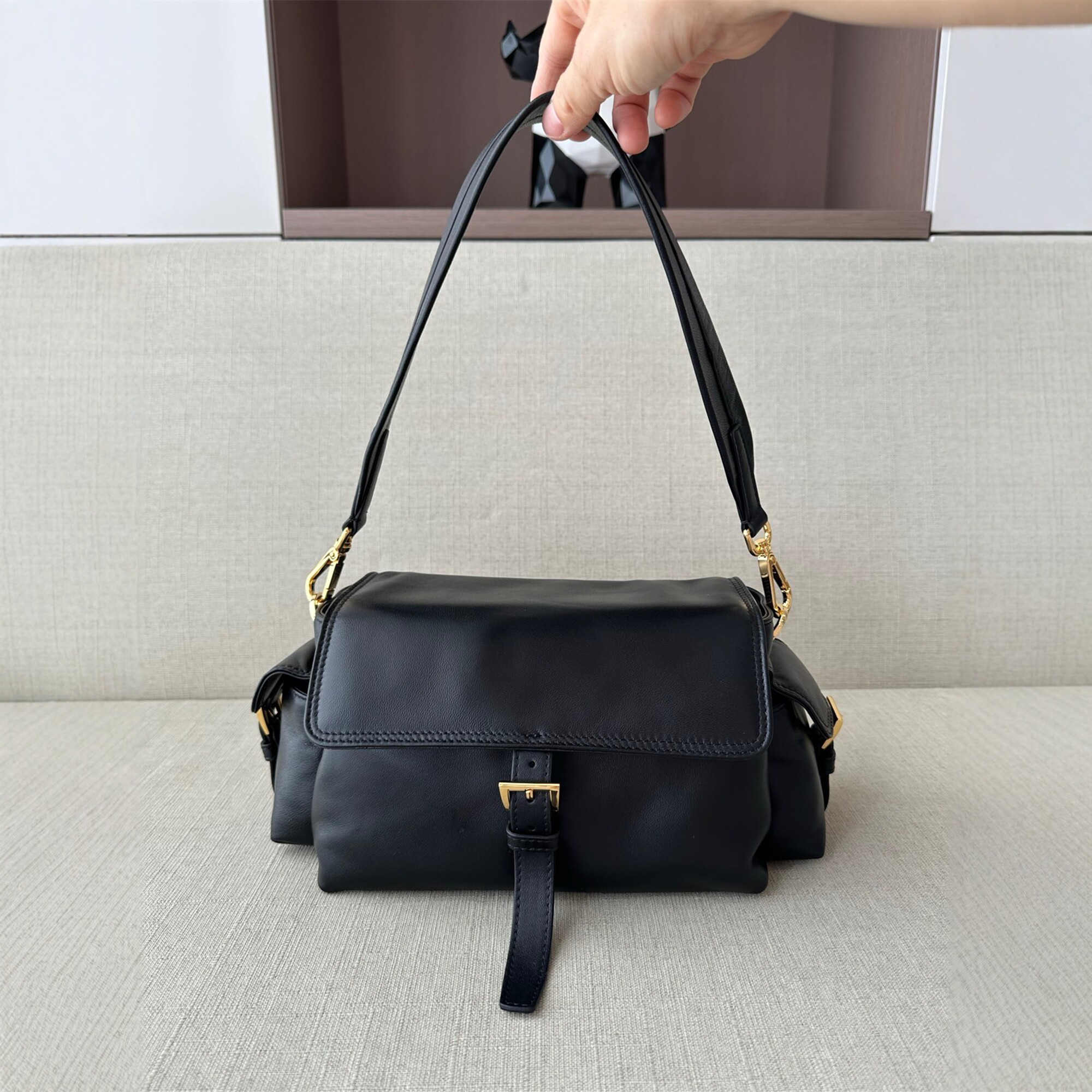 纯原单外贸倒三角单肩斜挎包包女式2025新款高级感羊皮邮差手提包,箱包皮具/热销女包/男包,邮差包,淘宝优惠券,粉丝福利购,淘宝优惠卷