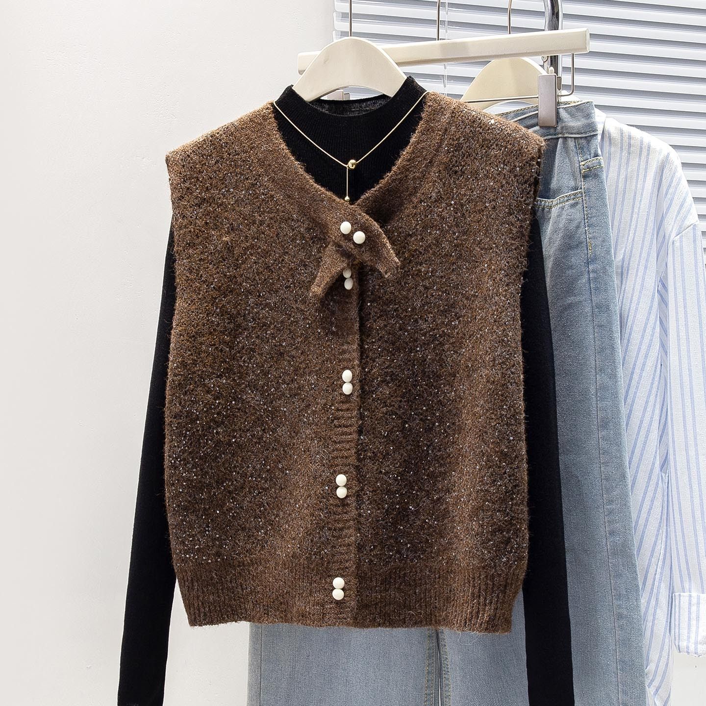 高级感百搭针织马甲女2025秋冬款宽松软糯羊绒马夹背心叠穿小上衣