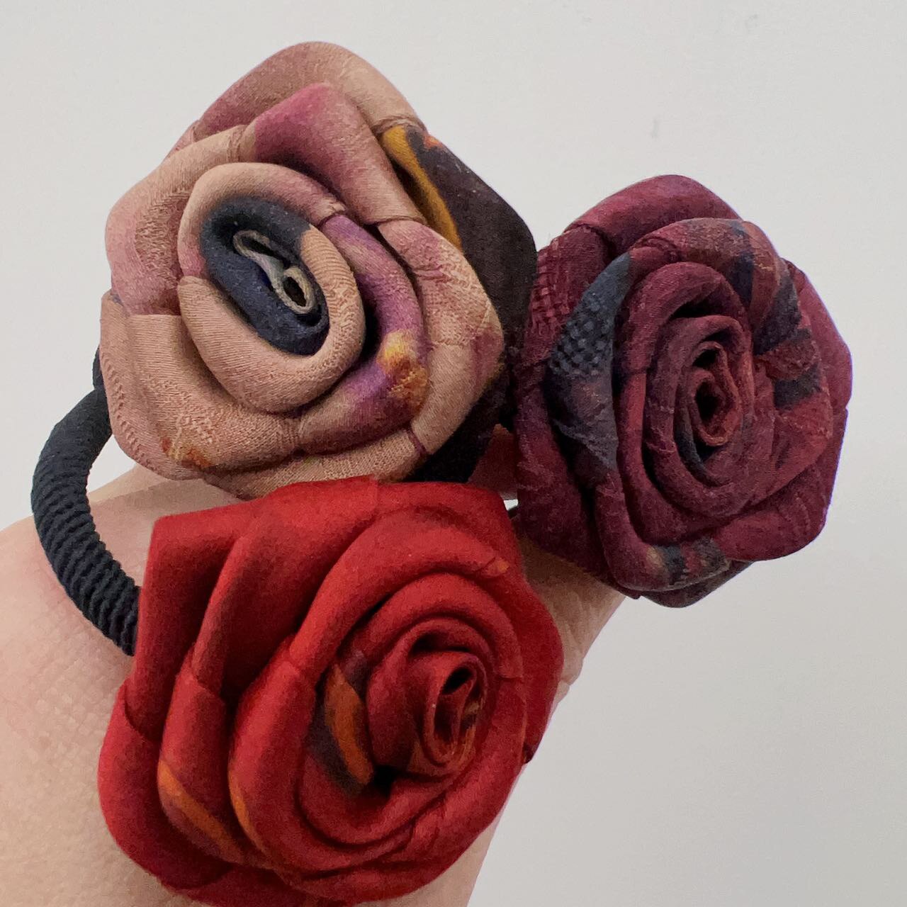 香云纱手工制作玫瑰花发绳精致时尚百搭高端立体剪裁发圈头绳