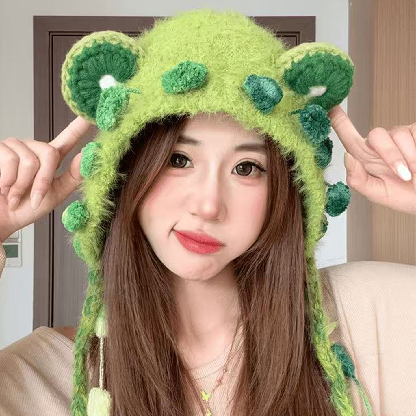 新款毛绒针织帽子女秋冬季加厚骑行保暖百搭日系搞怪大眼睛护耳帽