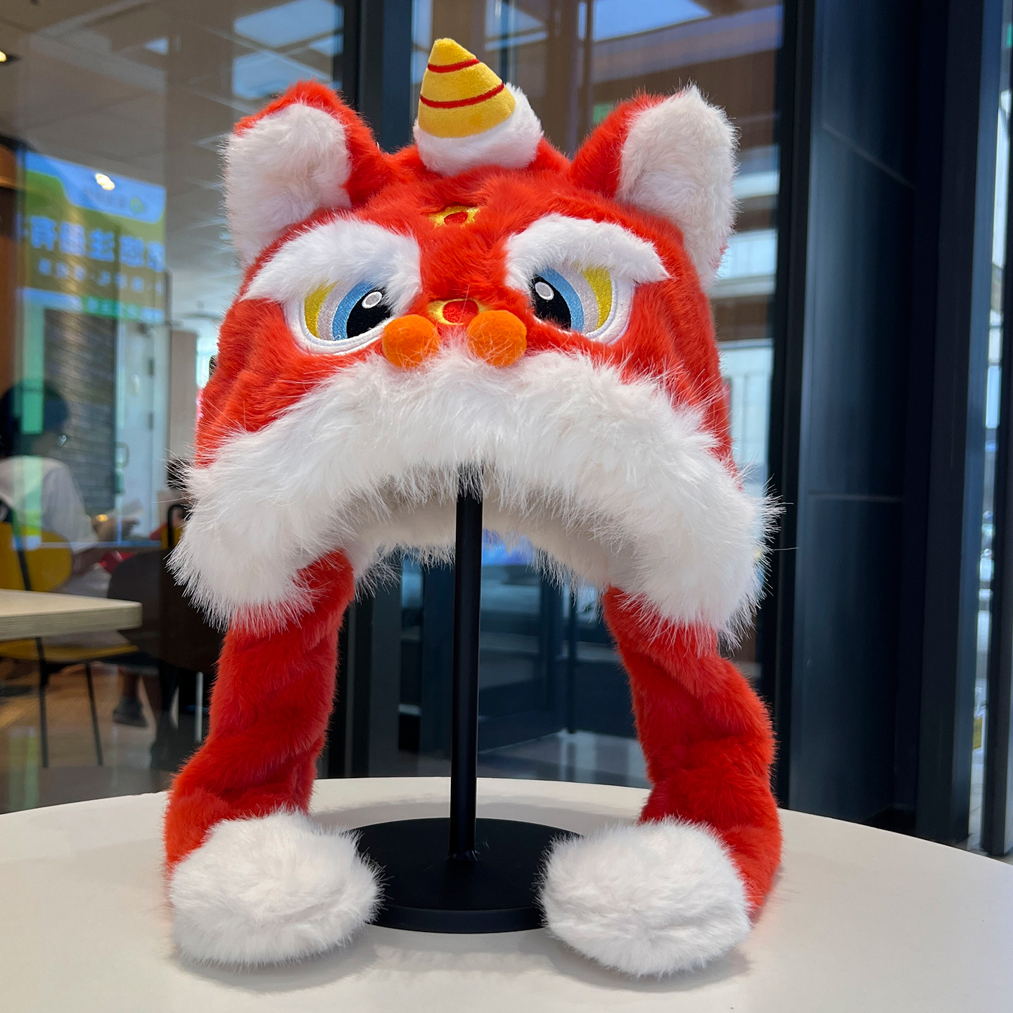 红色国潮醒狮帽保暖防寒