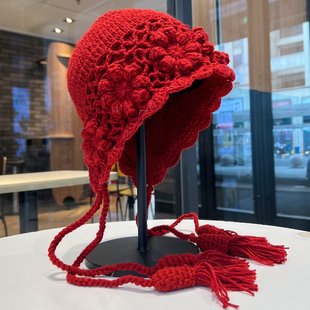 红色帽子2025新款花朵手工编织双层辫子毛线帽女秋冬保暖针织护耳