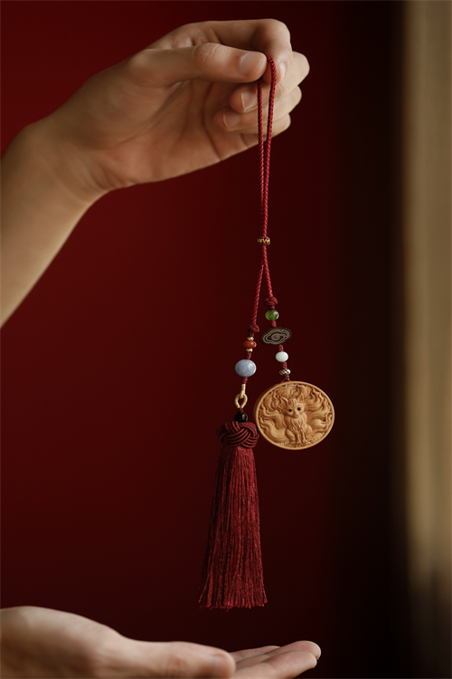 印度迈索尔老山檀香神兽九尾狐挂件车挂香气纯正文玩木雕收藏送礼