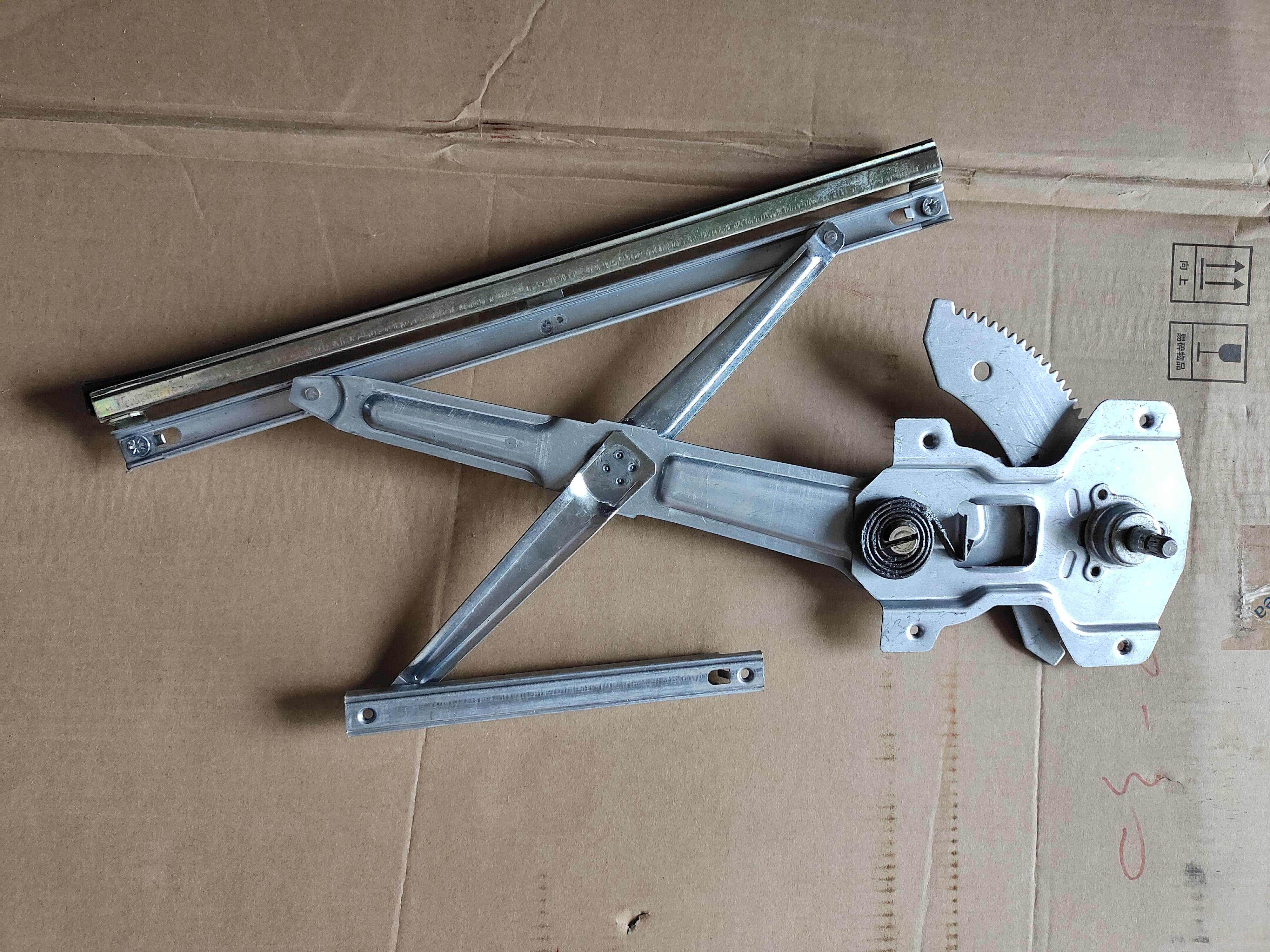 一汽佳宝6371 佳宝v52 前门手动玻璃升降器 摇窗机配件