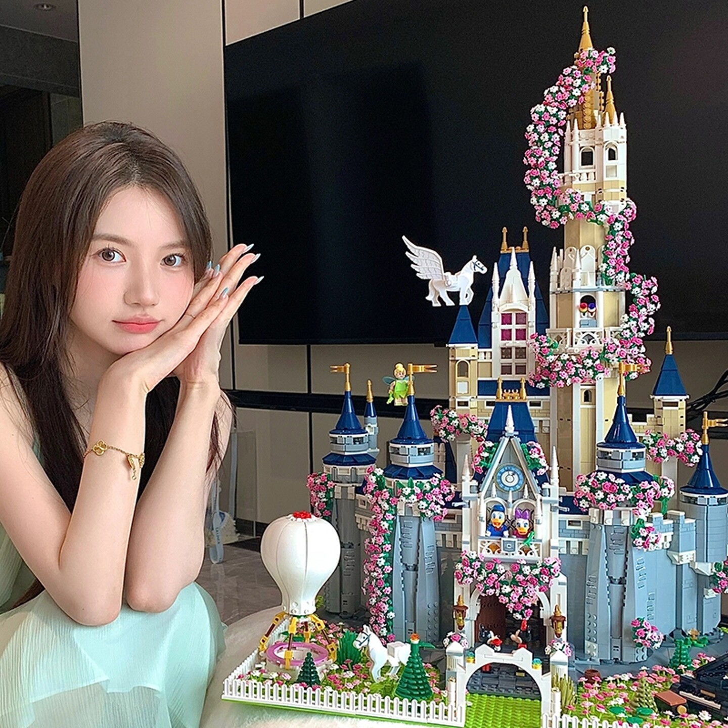 新款樱花迪士尼城堡积木女生花束摆件成人生日礼物女孩高级感玩具图片
