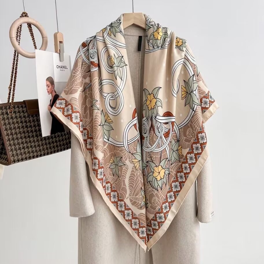 雅致米色丝毛围巾女秋冬双面手工卷边方巾保暖披肩两用女135*135