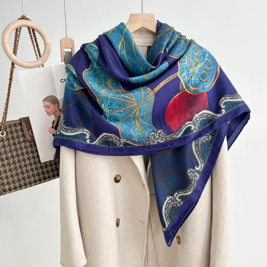 蓝莲花人字纹丝毛大方巾秋冬保暖款丝绒围巾披肩135*135