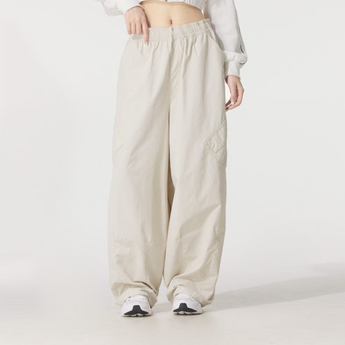 Nike/耐克女裤秋新款伞兵裤宽松拒水梭织工装运动长裤HM6145-104