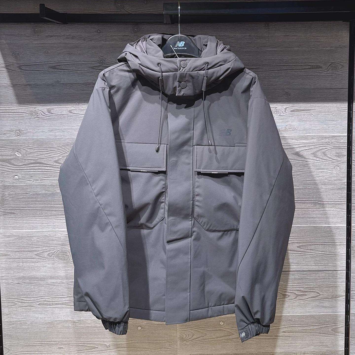 New Balance 25年冬款NB男子运动鸭绒工装帽可拆羽绒服AMJ54344