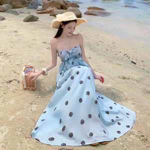 清甜半夏法式度假风蓝色抹胸波点连衣裙