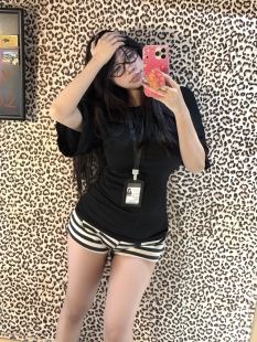 女收腰显瘦 黑白工牌名牌姐姐辣妹OL风弹力单肩一字肩圆领短袖