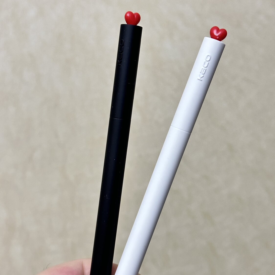 kaco初心中性笔旋转出芯创意签字笔红色爱心礼品盒装含黑笔芯2支