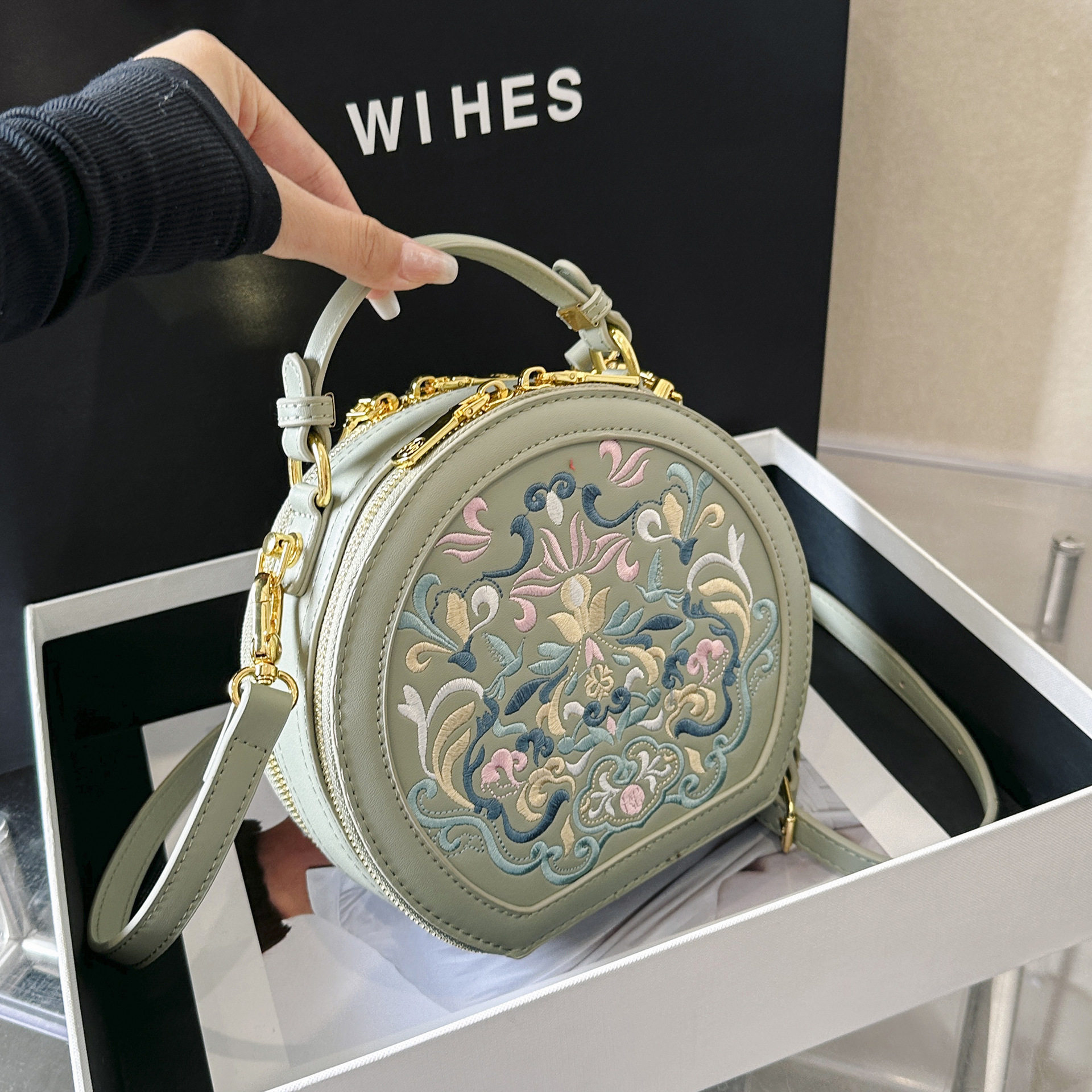 小众高级质感刺绣手提女包新款潮流文艺中国风绣花单肩斜挎小圆包