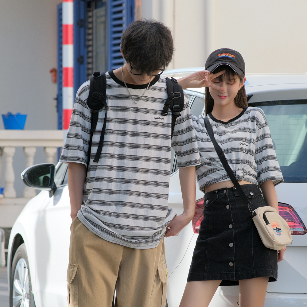 Real summer student couple black and white striped T-shirt short sleeve long jacket