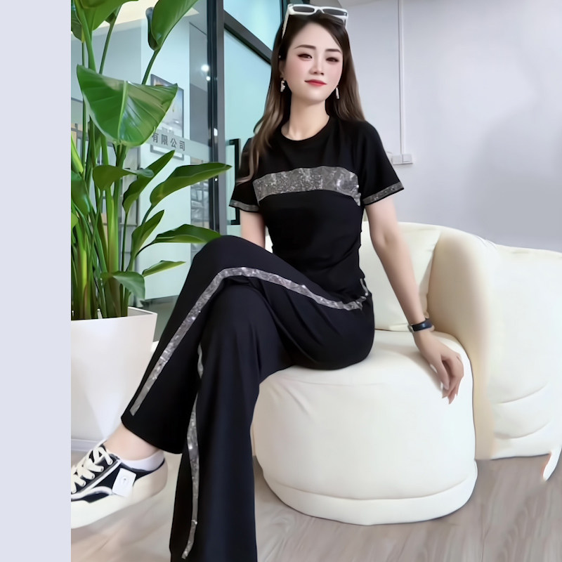 新款运动风短袖减龄两件套女