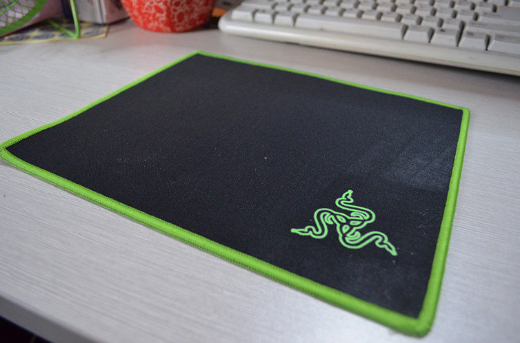 가장자리는 더 내구성이 있고 컴퓨터 게임 마우스 패드는 가장자리가 잠겨 있으며 초대형 키보드 데스크 매트는 두껍고 개인화 된 마우스 패드는