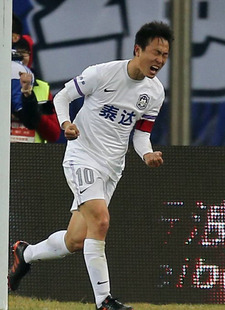 2014年联赛天津泰达球衣广告号码臂章