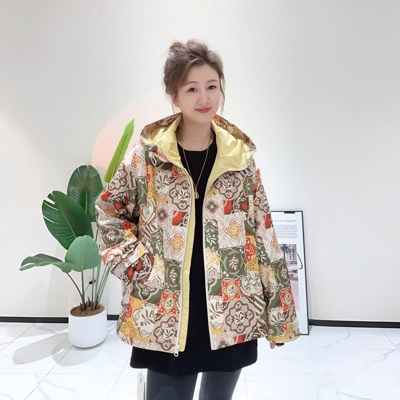 金影奇秋季新款花色连帽外套女风衣大码女装减龄显瘦上衣85126