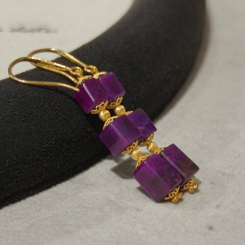 南非舒俱来高阶玻璃红四棱珠耳钩18k（安晴）AZB11992