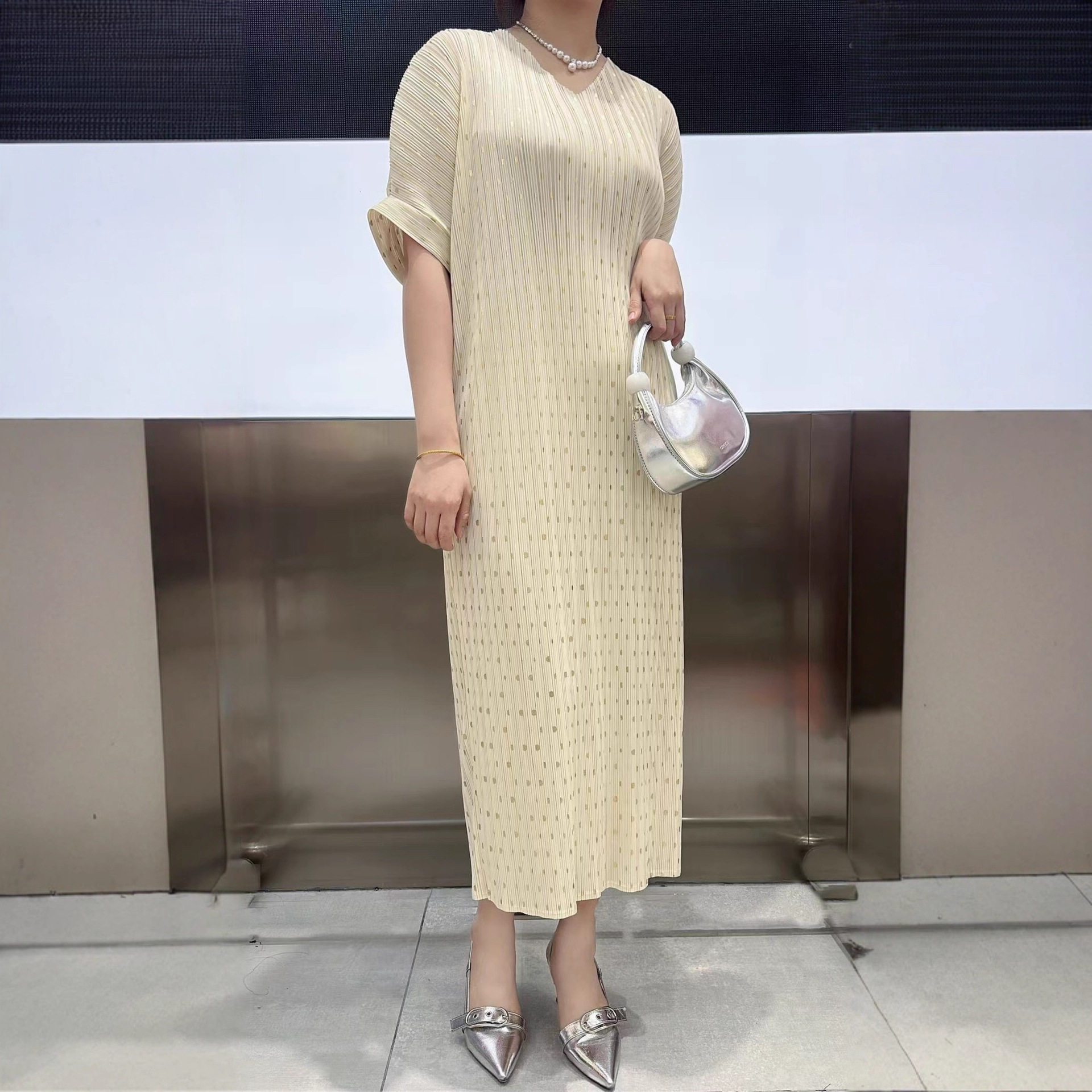 欧美大码女装连衣裙女夏长裙感波点宽松显瘦褶皱气质裙子新潮优雅