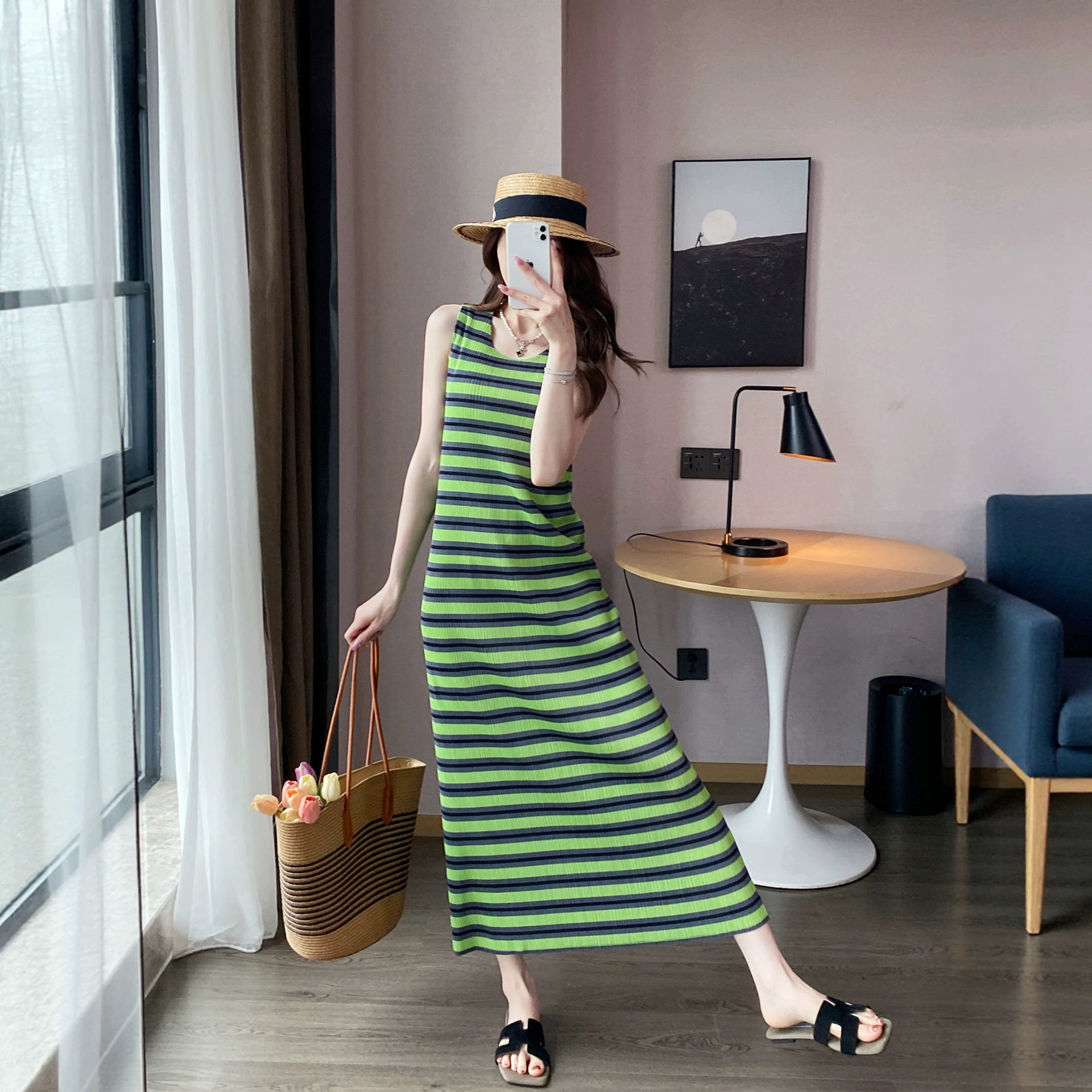 风褶皱拼色背心条纹连衣裙女夏季休闲显瘦撞色慵懒无袖裙子新潮
