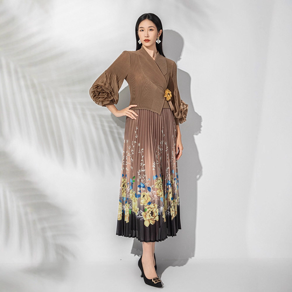 褶皱新款时尚宽松大码连衣裙女西装领套头灯笼袖收腰系带百褶裙