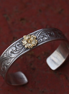 錾刻唐草镶嵌宝石手镯