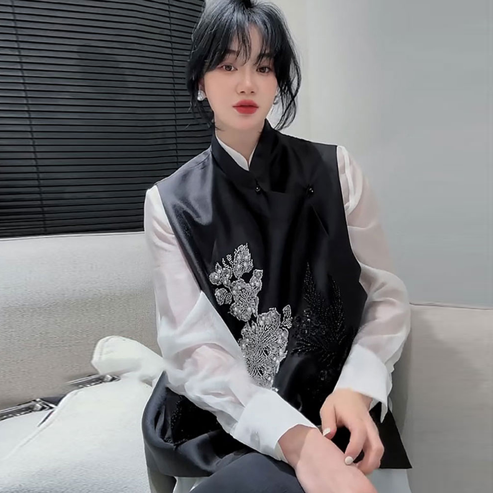 欧货新中式黑色背心国风马甲女春秋2025盘扣钉珠无宽松袖马夹外套