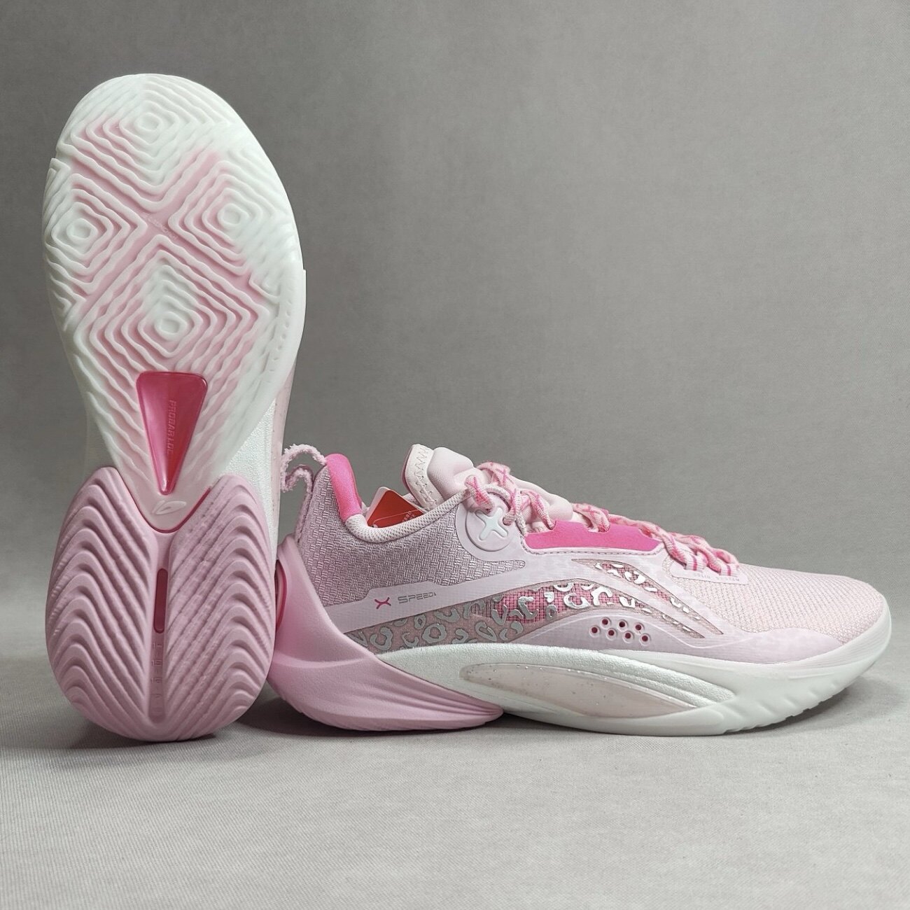 Lining 李宁闪击10䨻科技男款低帮实战高回弹透气篮球鞋ABAT085粉