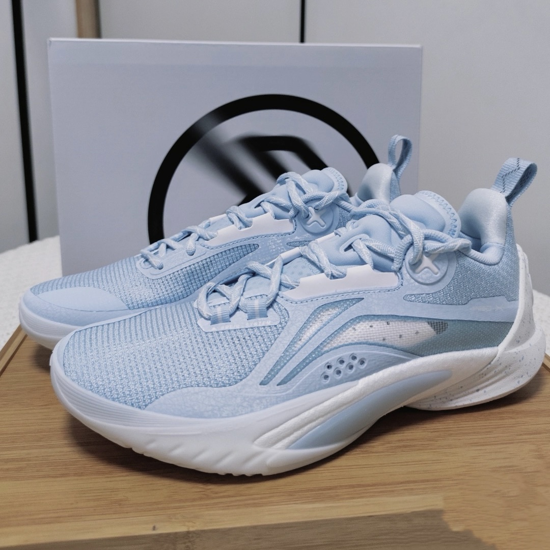 透气网面缓震防滑篮球鞋