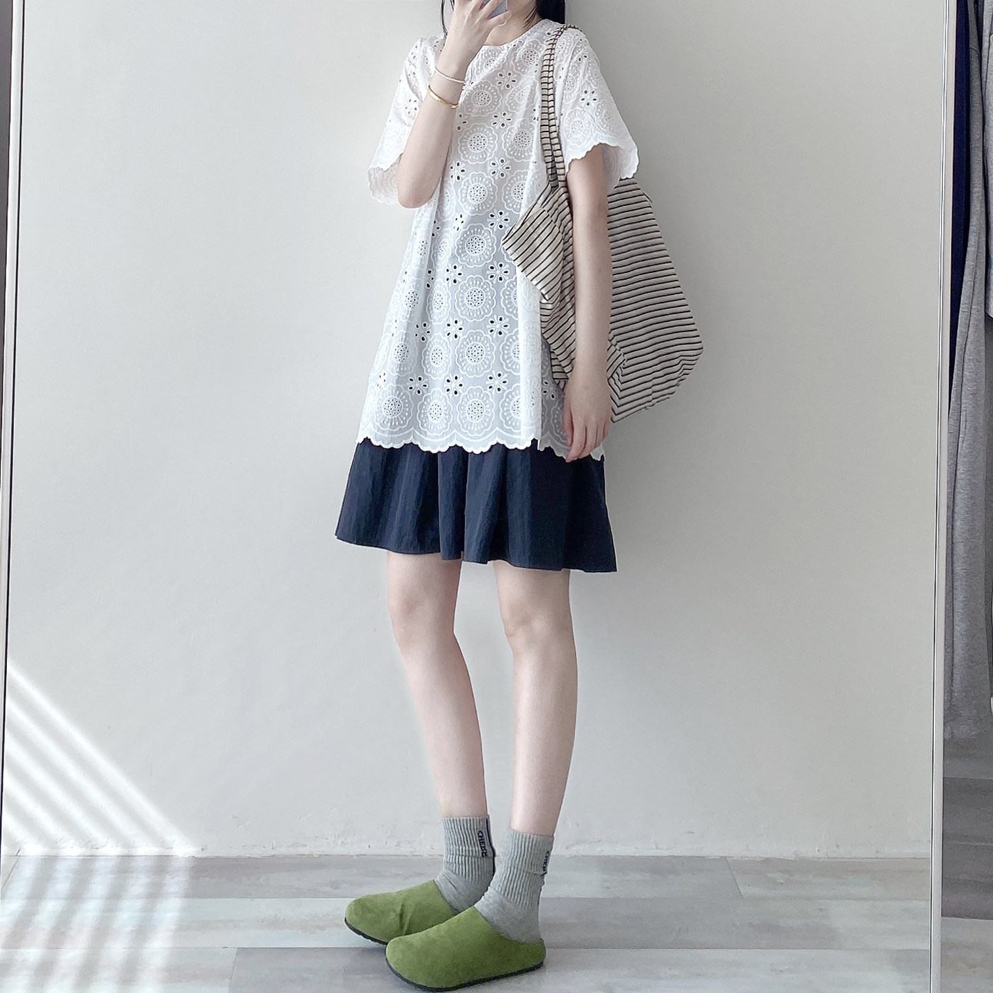 清爽日系中长款上衣大码刺绣镂空花边T恤夏季短袖宽松质套头小衫