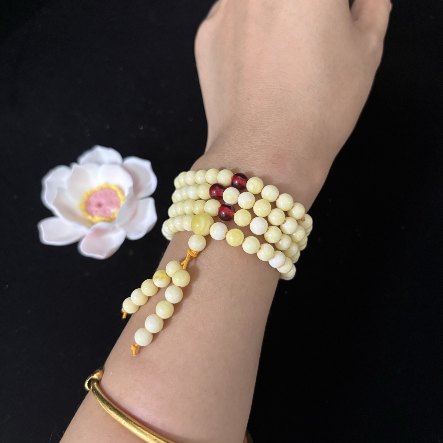 天然蜜蜡手串108颗佛珠多圈鸡油黄琥珀手链男女款圆珠白花蜜俄料