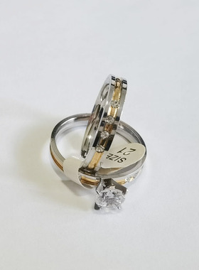 清仓处理 4mm宽不锈钢 对戒 中间金色两边银 带 4颗小钻