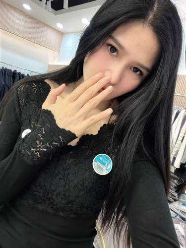 【老板娘容容长袖高八度】2025秋冬蕾丝拼接V领修身显瘦打底衫