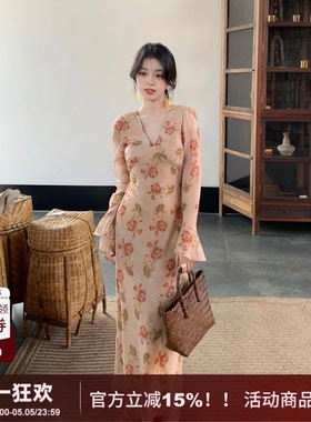 【莞尔】SYT自制 大花朵设计温柔风v领喇叭袖修身显瘦长款连衣裙