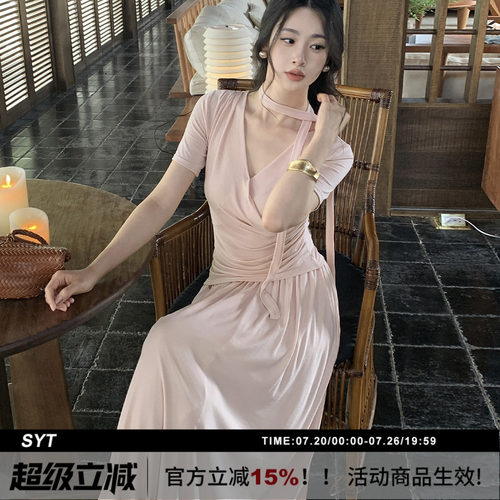 下摆不对称褶皱收腰套装连衣裙