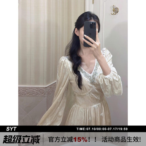 SYT自制丝绒刺绣V领水钻连衣裙