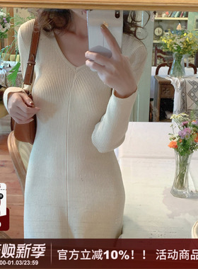 SYT通勤百搭 温柔显白针织连衣裙女秋冬新款V领修身显瘦打底长裙