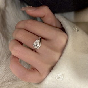 Lucky K S925纯银白金轻奢不规则流线型水滴钻戒莫桑石高碳钻戒指