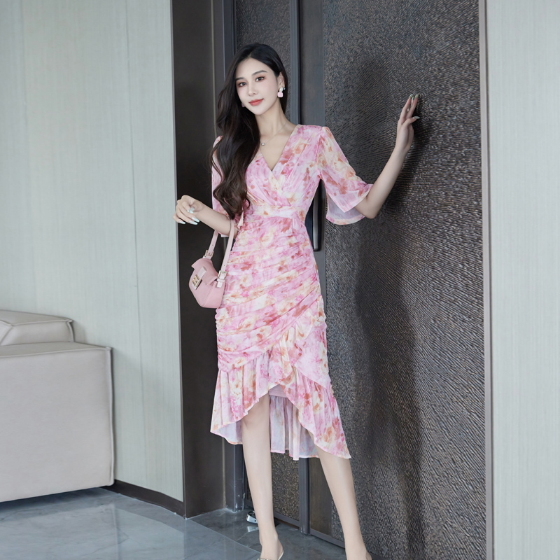 秋装女2023年新款女裙子 气质修身显瘦V领不规则粉色鱼尾连衣裙秋