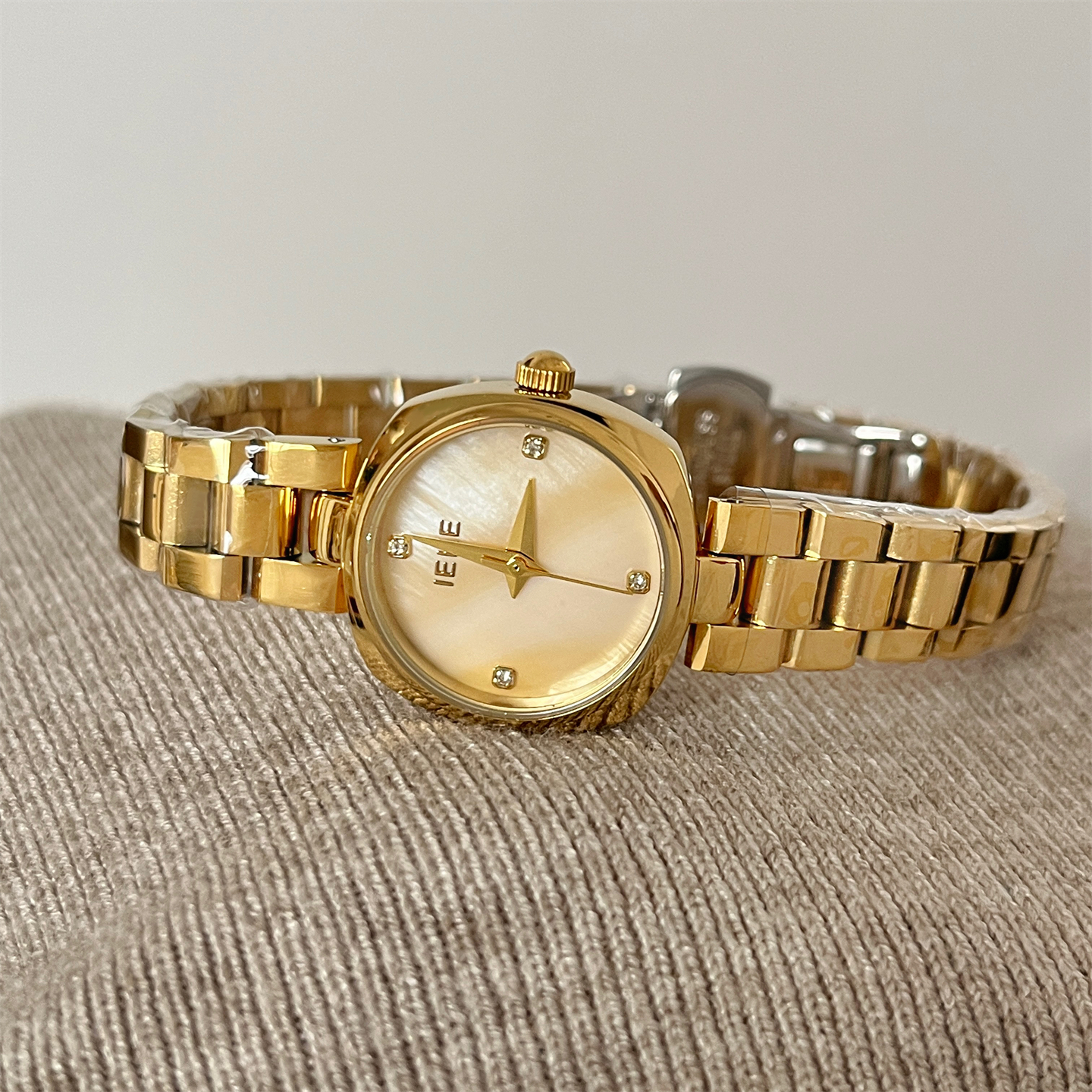 IEKE优雅女士个性贝母面手表女士