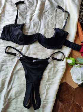 黑色性感露点胸托内衣女小胸聚拢免脱T裤纯欲风辣妹链条文胸套装