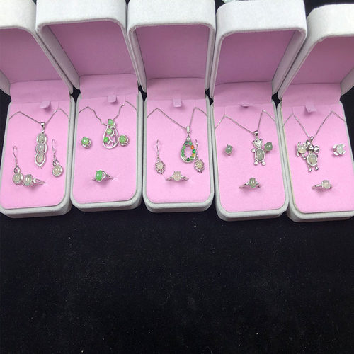 天然缅甸A货翡翠白冰蓝水阳绿蛋面戒指耳钉项链三件套首饰套盒装