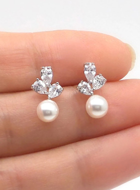 All-match Maple Leaf Artificial Pearl Earrings Female Ruili