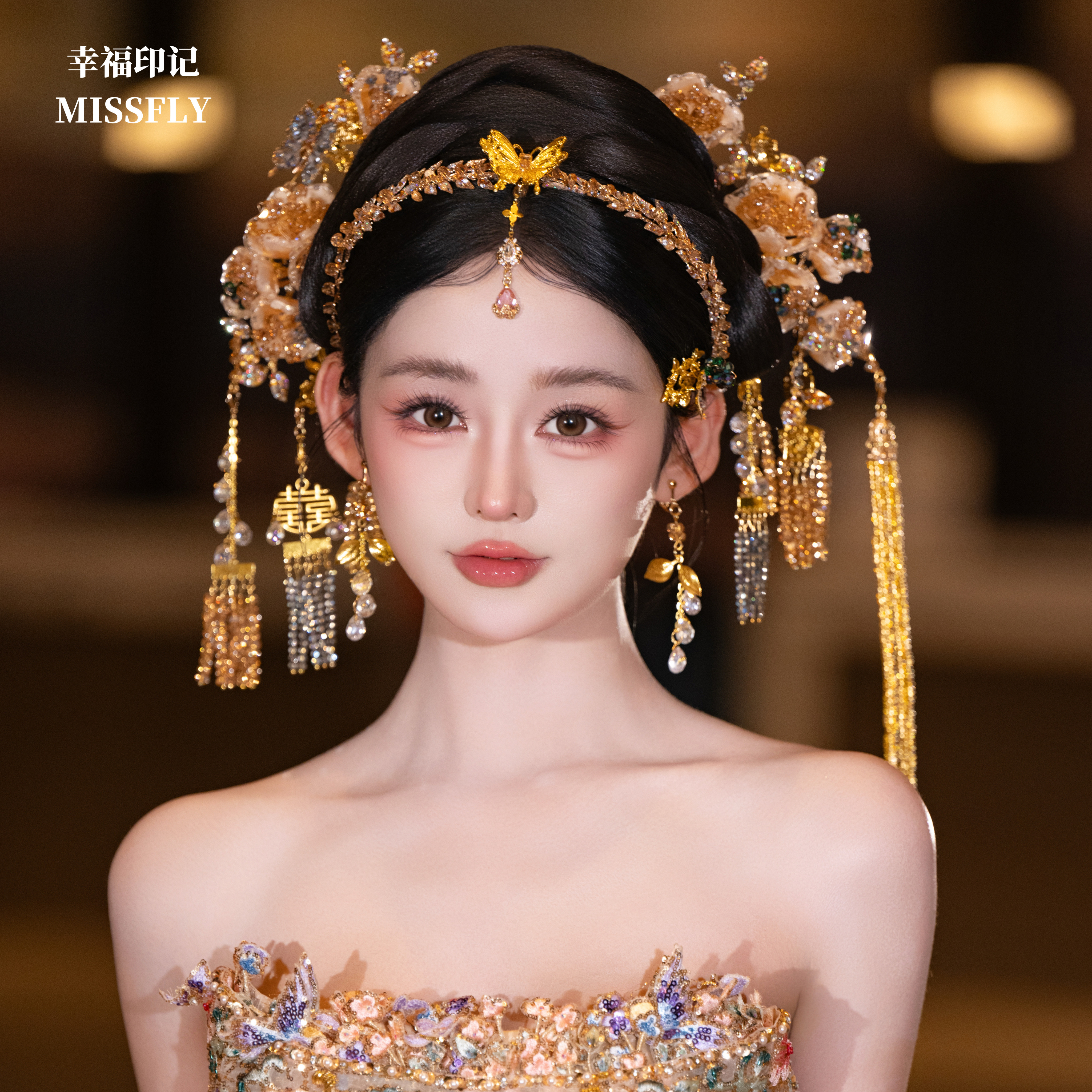 浅色新娘头饰金色新中式发饰发箍花朵眉心坠秀禾晨袍重工灵动减龄