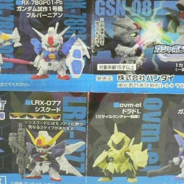 万代扭蛋高达拼装可动手办