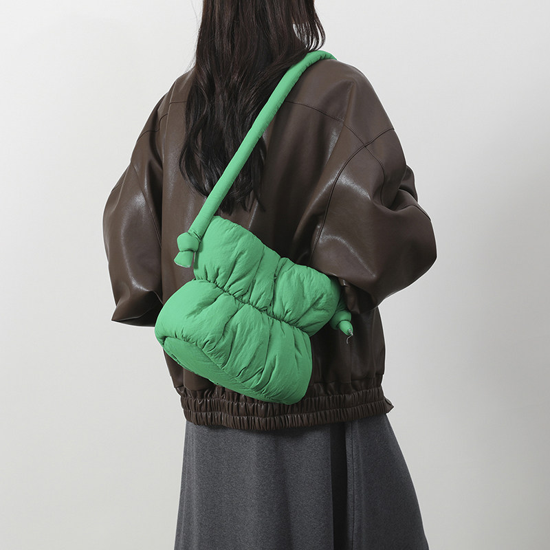 水桶包褶皱小包日韩棉服包单肩包