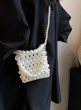 2026高级感珍珠包包轻奢百搭休闲晚宴手拎水桶包女迷你串珠斜挎包