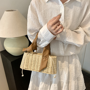 草编女韩风手工编织包ins同款沙滩旅游藤编水桶包手提柳编菜篮子
