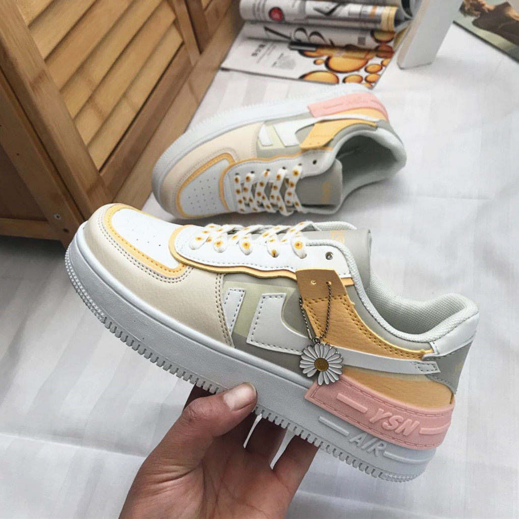 韩版ulzzang学生百搭运动鞋2020新款ins空军一号奶油小雏菊板鞋女在类目 女鞋, 低帮鞋, 时尚休闲鞋中 - 来自Buy2taobao.com提供专业的淘宝代购服务
